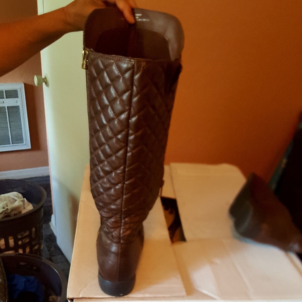 Boots - Picture 5 of 7